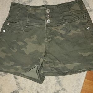 High waist camo shorts